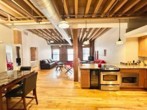 Downtown Loft 2 Bedroom, Location